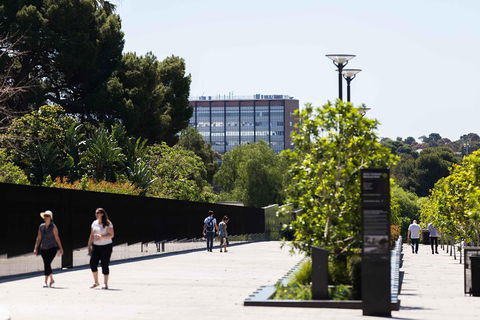 Adelaide 90-Minute Pedicab Tour: Scenic Green & River Experience - Hotel NSW 4