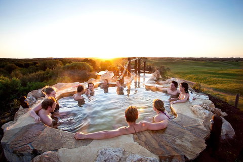 Peninsula Hot Springs Tour With Restaurant Lunch & Gondola Ride - Hotel NSW 4