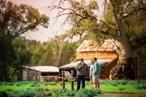 Yura Udnyu - Our Culture, Your Culture (Aboriginal Cultural Walk) - Hotel NSW 0